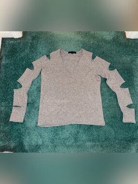 Skull Cashmere Gray V-Neck Sweater with Scalloped Cutout Sleeves size medium